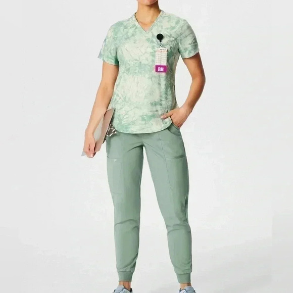Fabletic Vital 1-Pocket Scrub Tie Dye Top - Picture 2 of 6